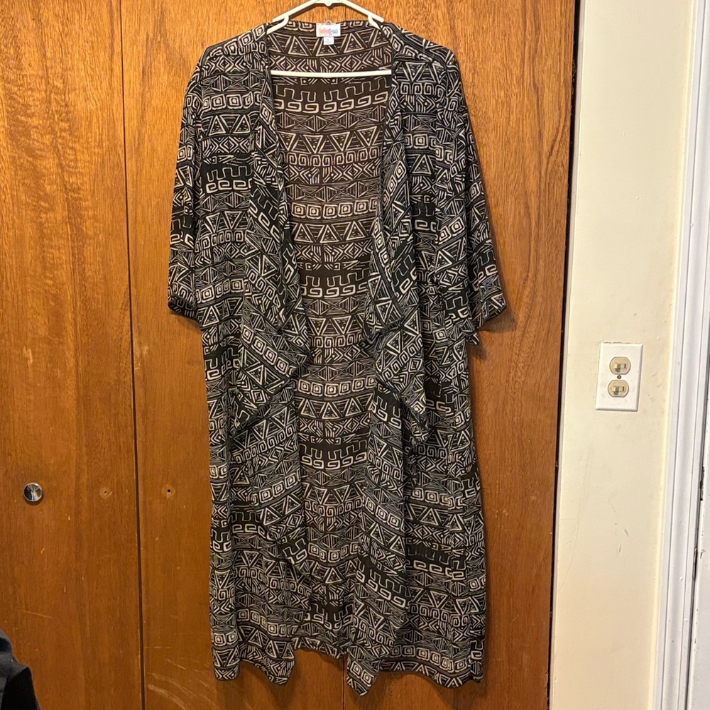 LuLaRoe Black and Cream Geometric Duster